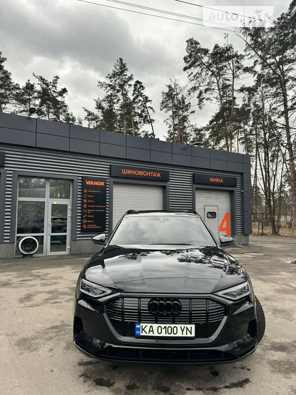 Внедорожник / Кроссовер Audi e-tron 2019 в Киеве