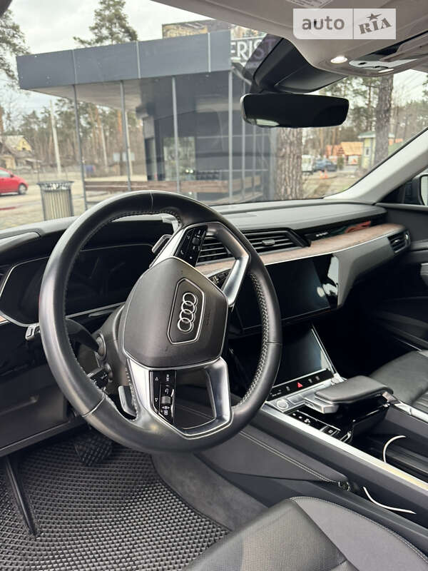 Внедорожник / Кроссовер Audi e-tron 2019 в Киеве
