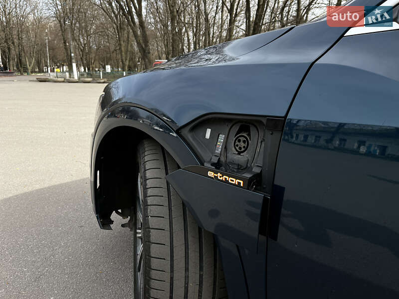 Внедорожник / Кроссовер Audi e-tron 2019 в Краснограде