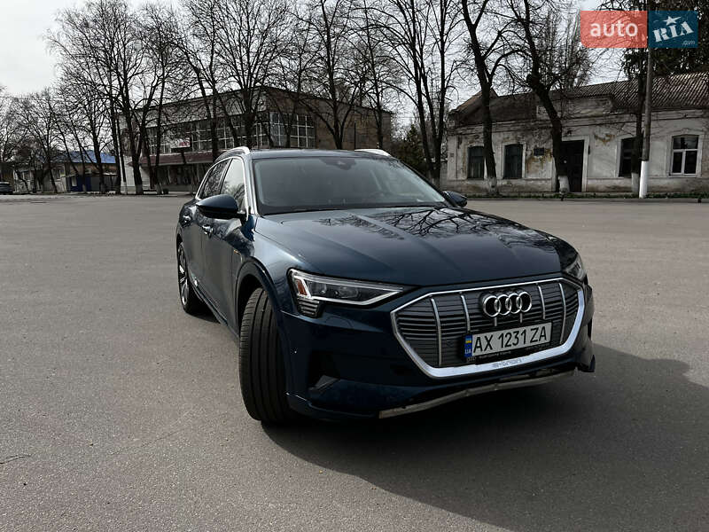 Внедорожник / Кроссовер Audi e-tron 2019 в Краснограде