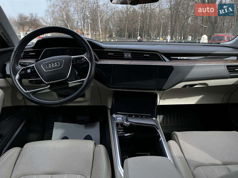 Внедорожник / Кроссовер Audi e-tron 2019 в Краснограде