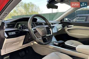 Внедорожник / Кроссовер Audi e-tron 2022 в 