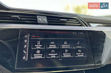 Внедорожник / Кроссовер Audi e-tron 2022 в 