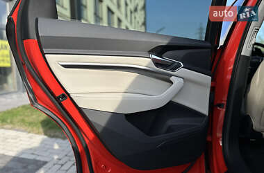 Внедорожник / Кроссовер Audi e-tron 2022 в 