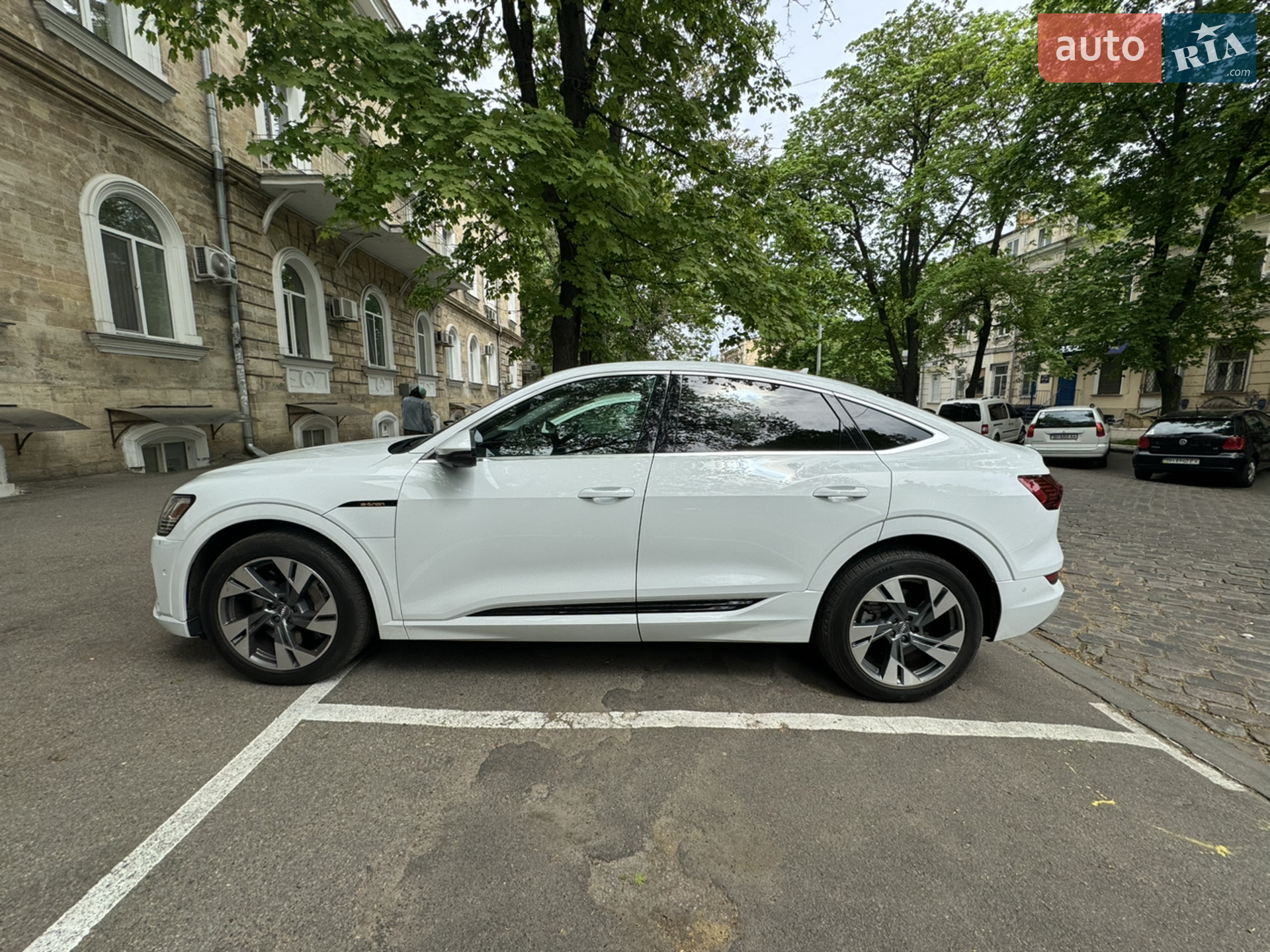 2020 Audi e-tron - мініатюра 2