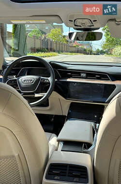 Внедорожник / Кроссовер Audi e-tron 2019 в 