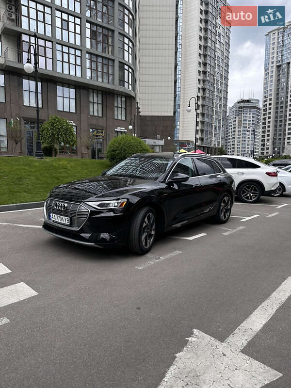 Внедорожник / Кроссовер Audi e-tron 2022 в Киеве