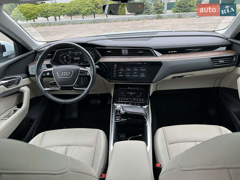 Позашляховик / Кросовер Audi e-tron 2019 в Дніпрі фото 21 Позашляховик / Кросовер Audi e-tron 2019 в Дніпрі