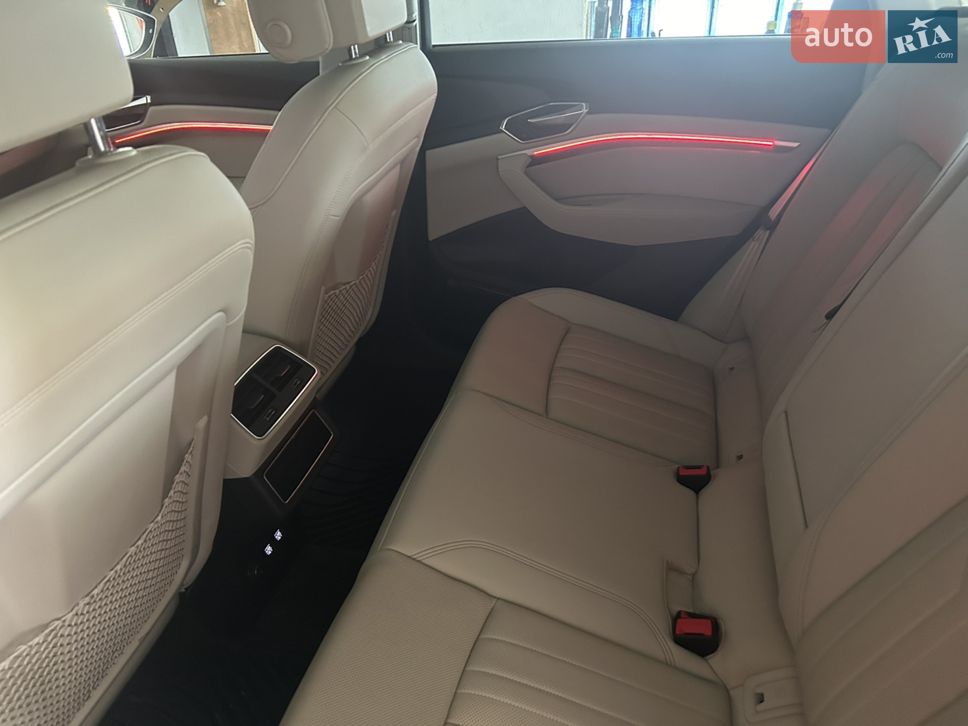 Audi e-tron 2019 VIN WA1LAAGE1KB022298 фото оголошення 35 з 38