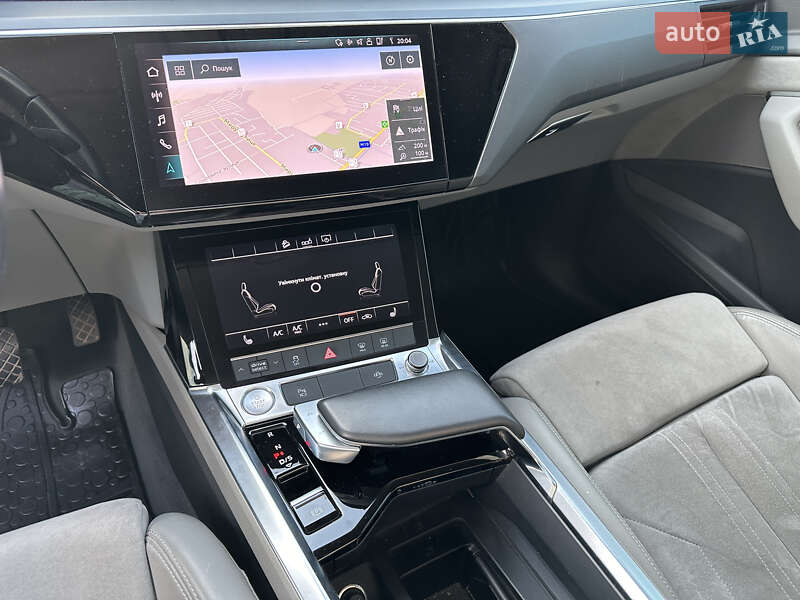 Позашляховик / Кросовер Audi e-tron 2019 в Дубні