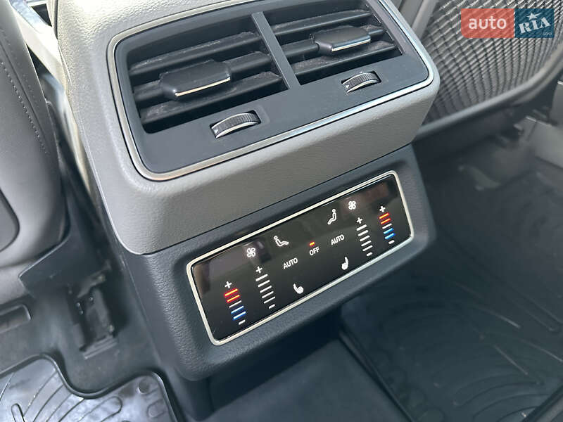 Позашляховик / Кросовер Audi e-tron 2019 в Дубні