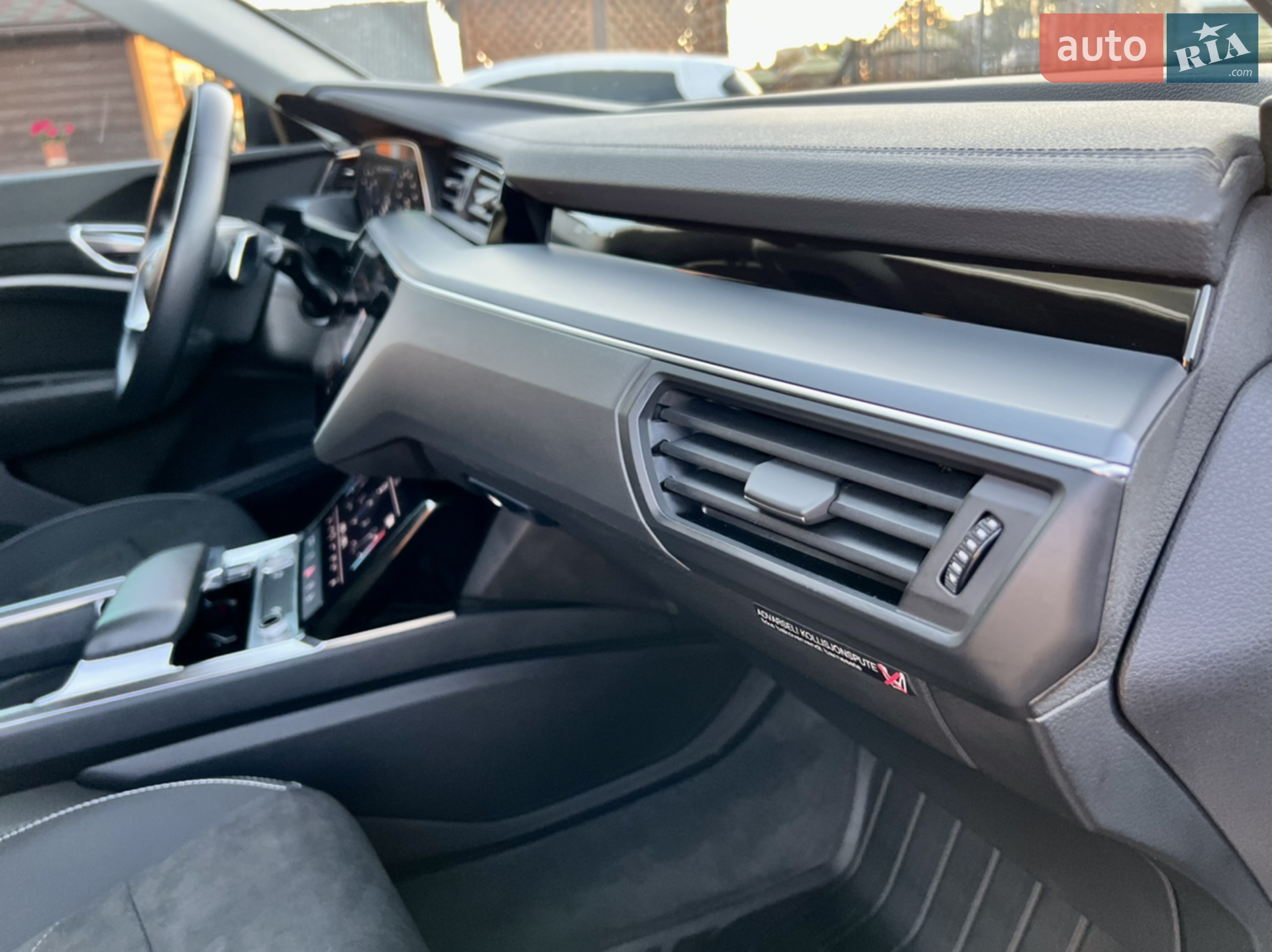 2019 Audi e-tron - мініатюра 98