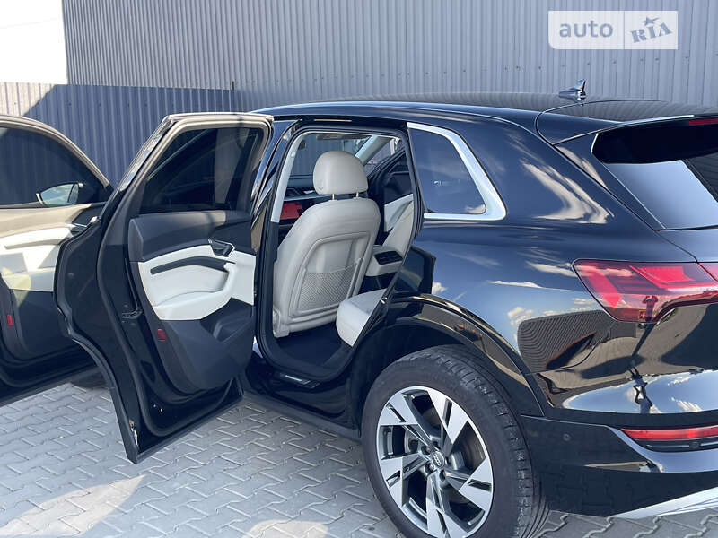 Внедорожник / Кроссовер Audi e-tron 2020 в 