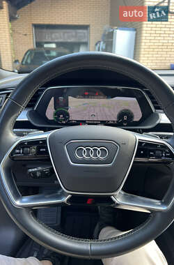 Позашляховик / Кросовер Audi e-tron 2020 в 