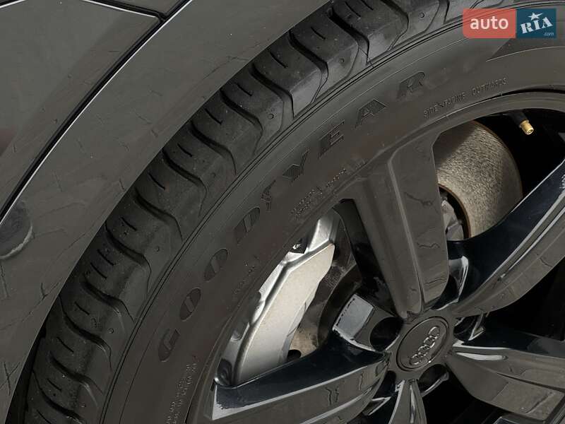 Позашляховик / Кросовер Audi e-tron 2019 в Мукачевому