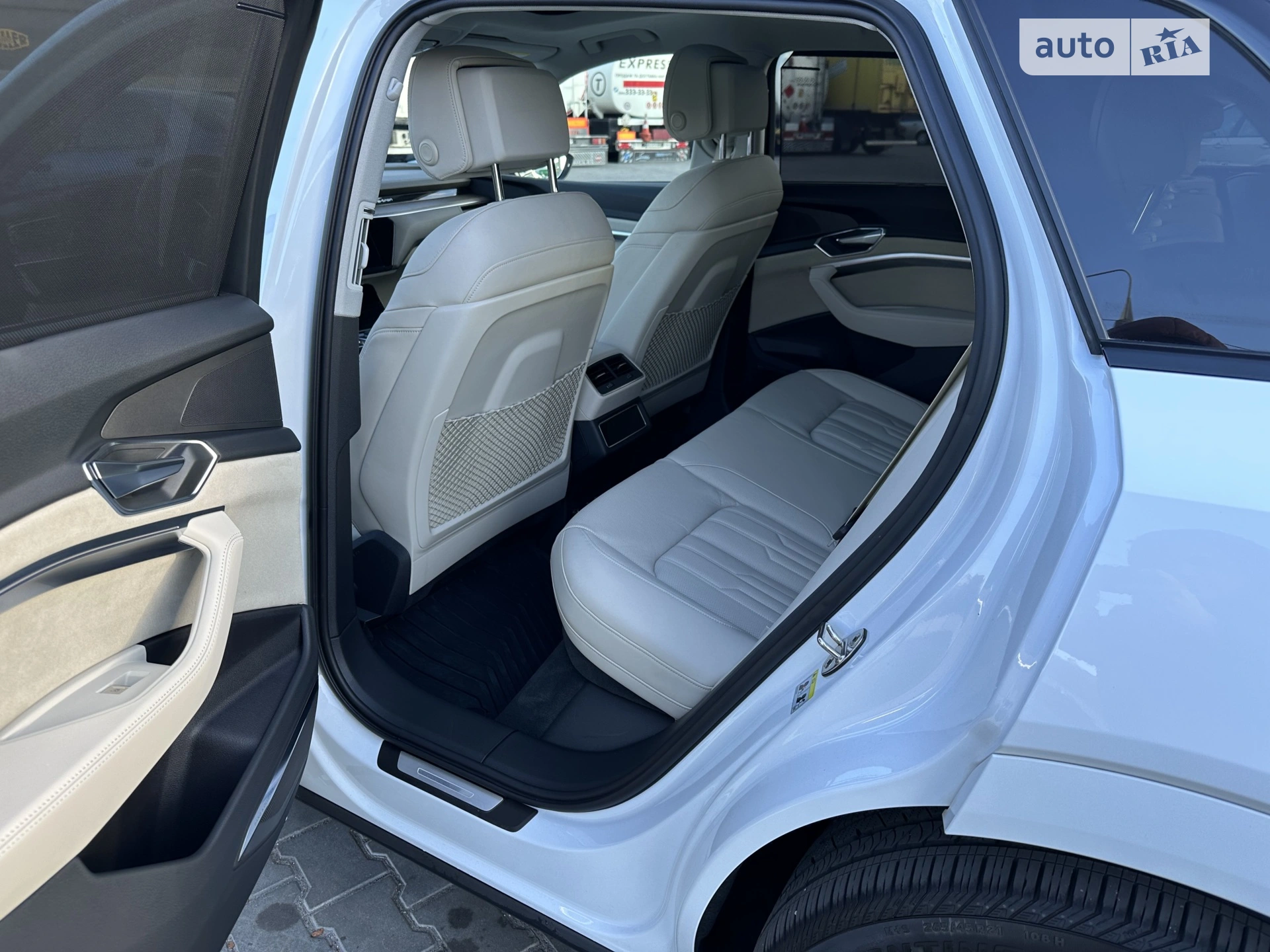 2020 Audi e-tron - мініатюра 24