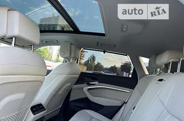 Внедорожник / Кроссовер Audi e-tron 2020 в 