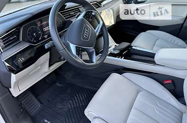 Внедорожник / Кроссовер Audi e-tron 2020 в 