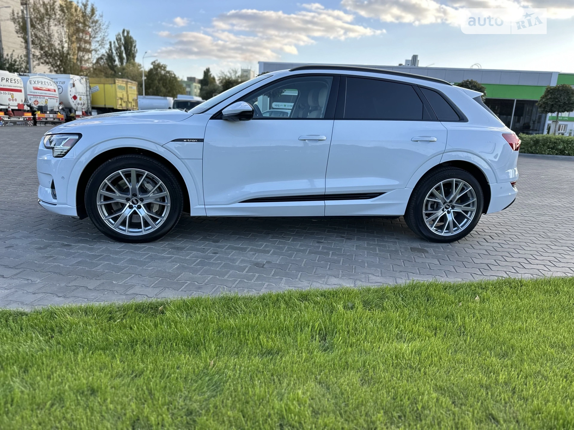 2020 Audi e-tron - мініатюра 38