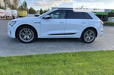 Внедорожник / Кроссовер Audi e-tron 2020 в 