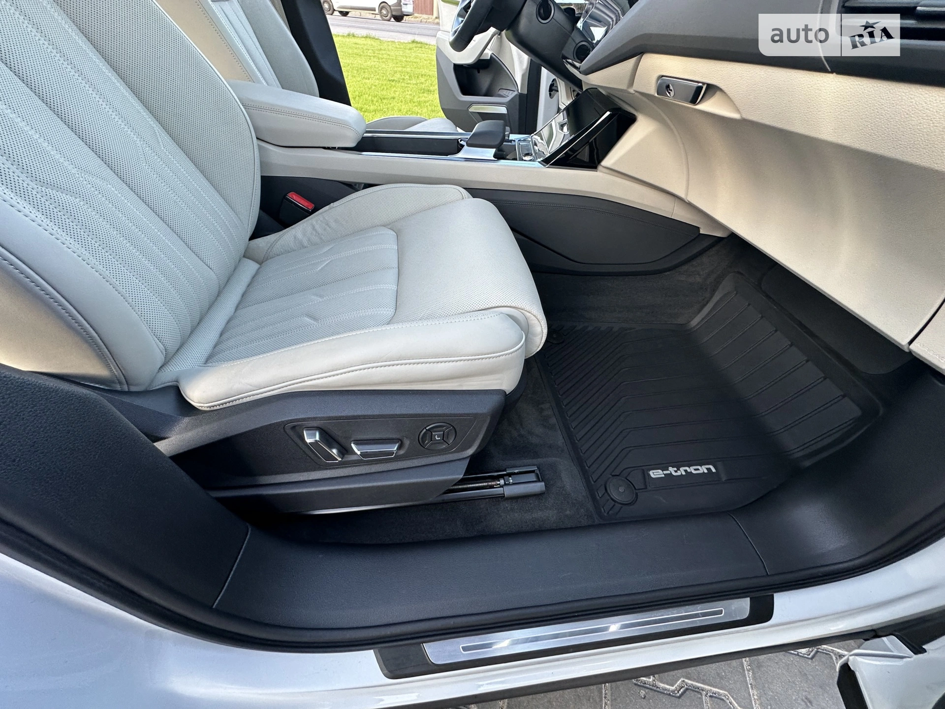2020 Audi e-tron - мініатюра 41