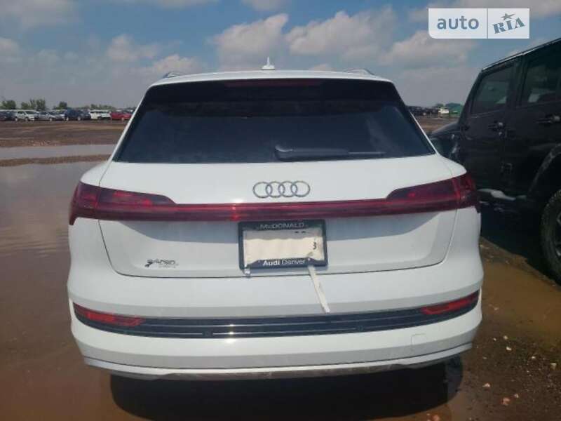 Позашляховик / Кросовер Audi e-tron 2019 в Бучі