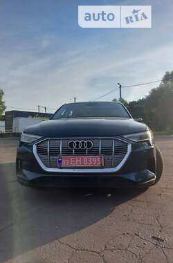 Позашляховик / Кросовер Audi e-tron 2021 в Рівному