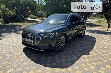 Позашляховик / Кросовер Audi e-tron 2019 в 