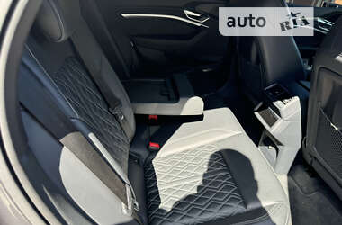 Позашляховик / Кросовер Audi e-tron 2019 в 