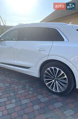 Внедорожник / Кроссовер Audi e-tron 2019 в 