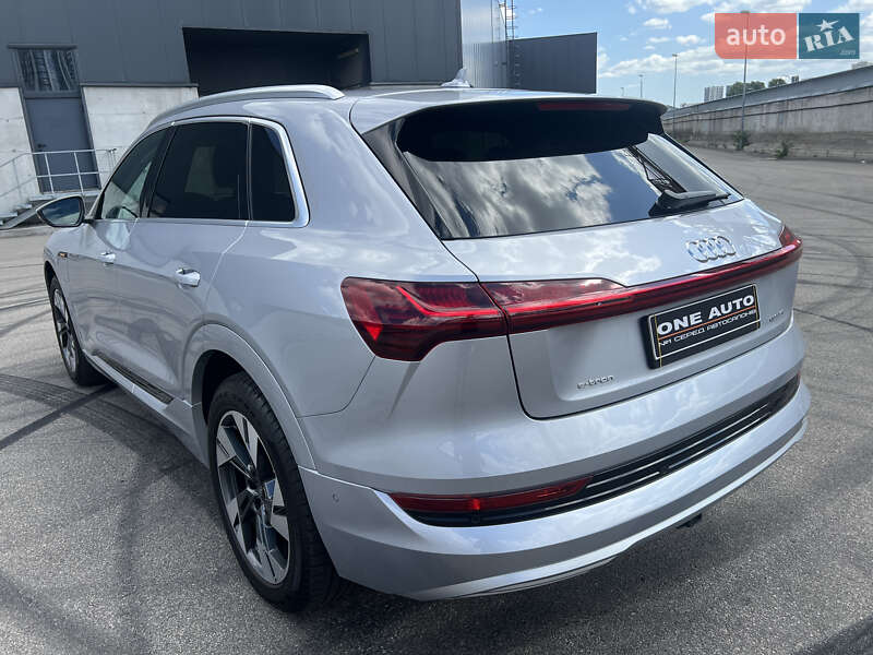 Позашляховик / Кросовер Audi e-tron 2022 в Києві