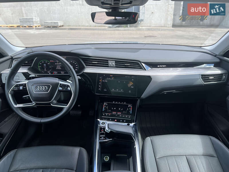 Позашляховик / Кросовер Audi e-tron 2022 в Києві