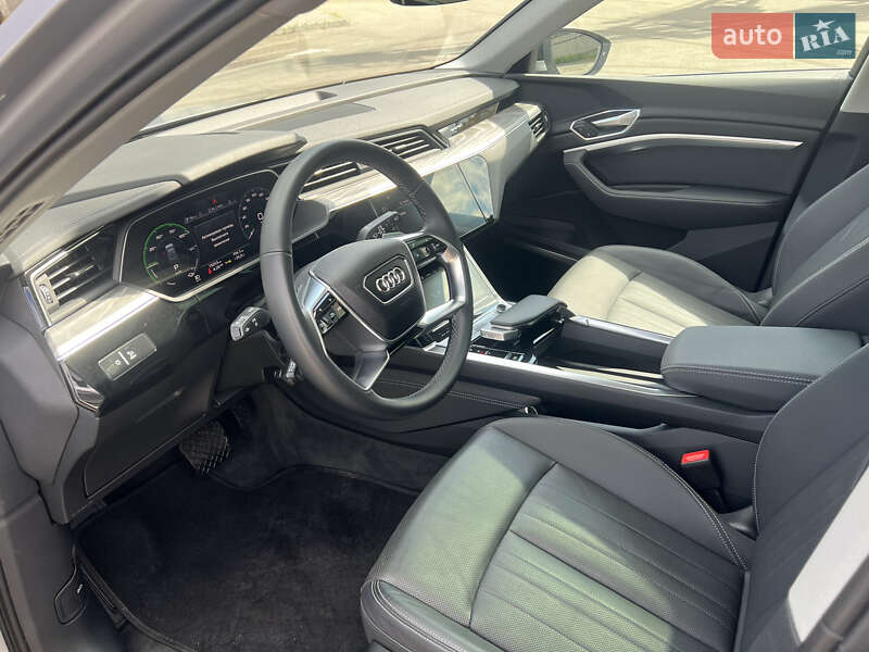 Позашляховик / Кросовер Audi e-tron 2022 в Києві