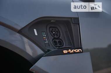 Внедорожник / Кроссовер Audi e-tron 2020 в 