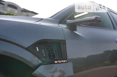 Внедорожник / Кроссовер Audi e-tron 2020 в 