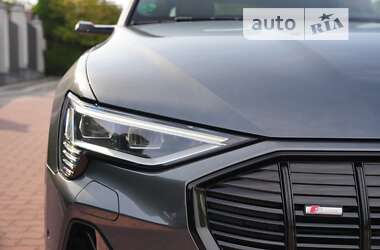 Внедорожник / Кроссовер Audi e-tron 2020 в 