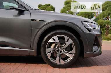 Внедорожник / Кроссовер Audi e-tron 2020 в 