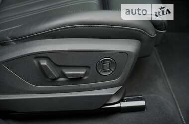 Внедорожник / Кроссовер Audi e-tron 2020 в 