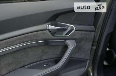 Внедорожник / Кроссовер Audi e-tron 2020 в 