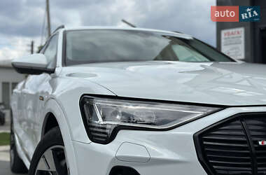 Внедорожник / Кроссовер Audi e-tron 2021 в 