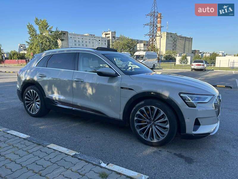 Позашляховик / Кросовер Audi e-tron 2018 в Ужгороді
