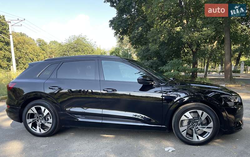 Внедорожник / Кроссовер Audi e-tron 2022 в Киеве