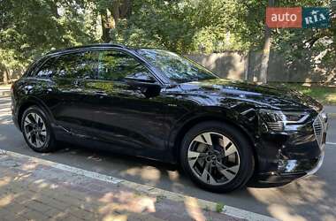 Внедорожник / Кроссовер Audi e-tron 2022 в 