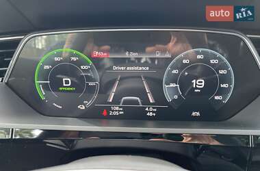 Внедорожник / Кроссовер Audi e-tron 2022 в 