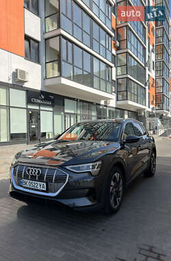 Внедорожник / Кроссовер Audi e-tron 2020 в 