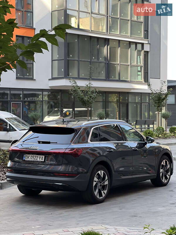 Позашляховик / Кросовер Audi e-tron 2020 в Вараші