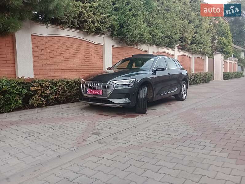 Внедорожник / Кроссовер Audi e-tron 2019 в Киеве