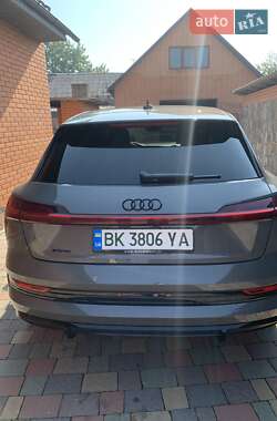 Позашляховик / Кросовер Audi e-tron 2022 в Рівному