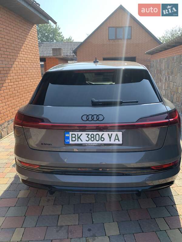 Внедорожник / Кроссовер Audi e-tron 2022 в Ровно