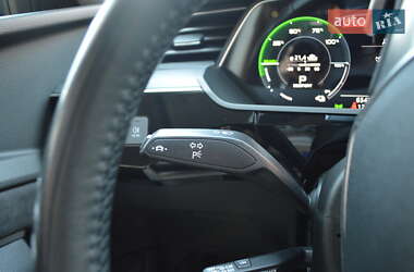 Внедорожник / Кроссовер Audi e-tron 2020 в 